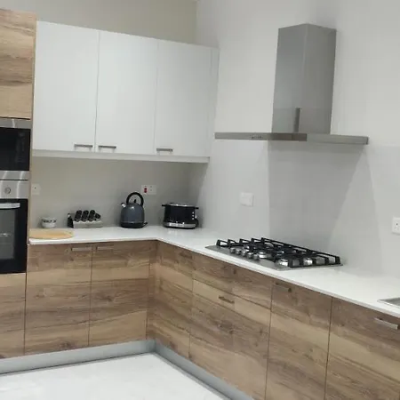 Apartment Minute Walk To The Sea