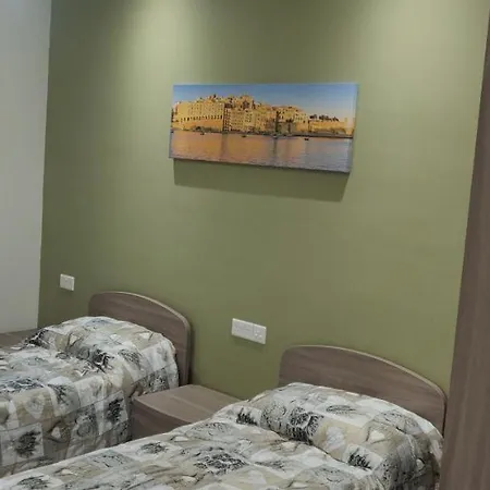 Minute Walk To The Sea Apartment *